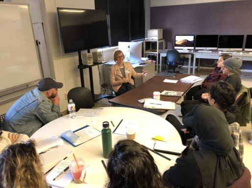 Writer Amanda Hess speaks with Hunter journalism students in Prof. Douglas Alden’s feature writing class last week. Photo: Douglas Alden