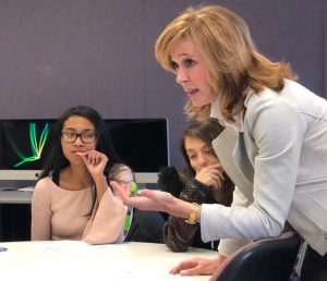 Former NBC News and Fox News anchor Linda Vester offered her coaching services to Reporting and Writing 2 students students in Prof. Sissel McCarthy’s class on March 14