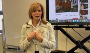 Former NBC News and Fox News anchor Linda Vester offered her coaching services to Reporting and Writing 2 students in Prof. Sissel McCarthy’s class on March 14